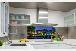 Wohnbeispiel Küchenspiegel unbeleuchtet oder als dimmbares LED Glasbild erhältlich