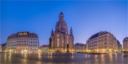 Panoramabild Neumarkt Dresden am Morgen