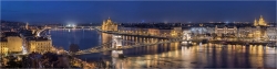 Panoramabild die nächtliche Skyline von Budapest