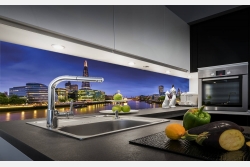 Wohnbeispiel dimmbare LED Küchenrückwand als Glasbild