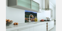 Wohnbeispiel beleuchtete oder unbeleuchtete Küchenrückwand auf Echtglas