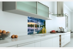Wohnbeispiel beleuchtete oder unbeleuchtete Küchenrückwand auf Echtglas