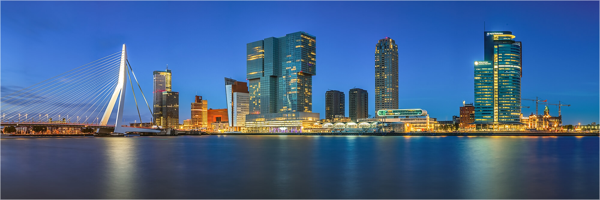 Panoramabild abendliche Skyline Rotterdam