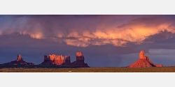 Panoramabild Abendlicht im Monument Vally Arizona USA