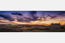 Panoramabild toskanische Landschaft im Dämmerlicht