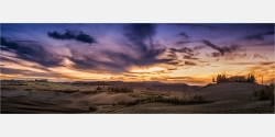 Panoramabild toskanische Landschaft im Dämmerlicht