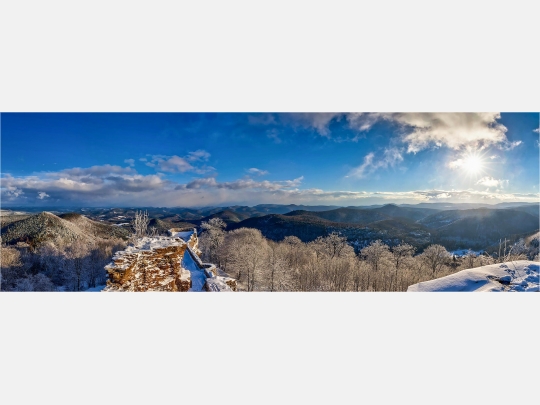 Panoramabild Winter in der Pfalz bei der Wegelsburg
