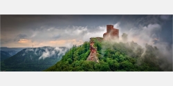 Panoramafoto nach dem Sommergwitter Pfalz Burg Trifels