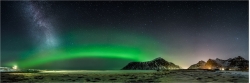 Panoramabild Milchstrasse und Polarlicht Lofoten Norwegen
