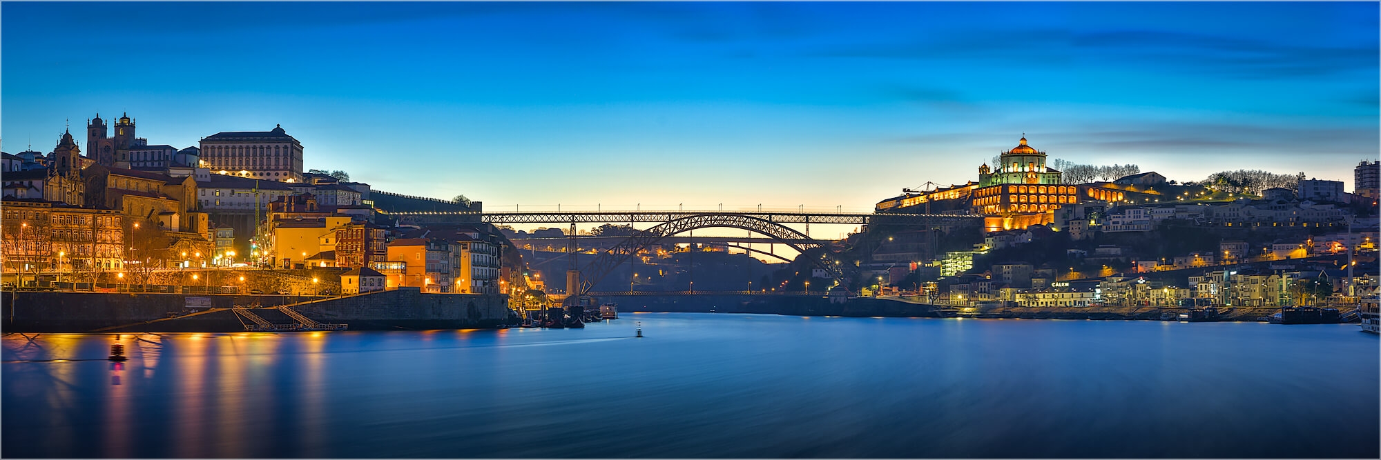 Panoramafoto Sonnenaufgang am Duoro in Porto Portugal