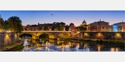 Panoramabild Rom Italien abends am Tiber