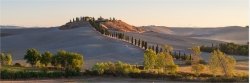Panoramafoto Frühmorgens in der Toskana