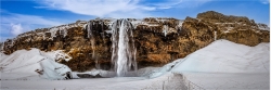 Panoramafoto Island Wasserfall im Winter